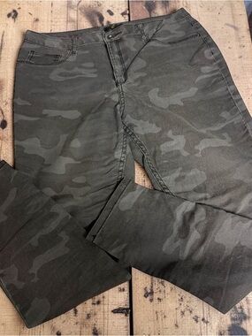 G21 Like New army skinnies size 15